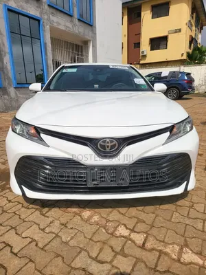 Toyota Camry LE FWD (2.5L 4cyl 8AM) 2018 White