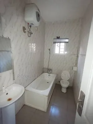 4bdrm Bungalow in Close To Apo Kabusa for rent
