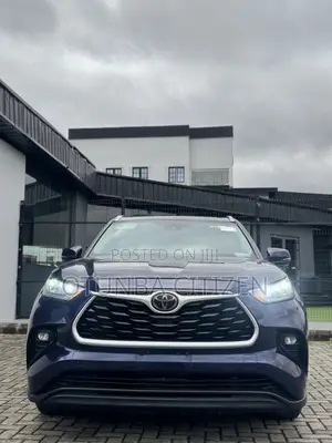 Toyota Highlander XLE 2021 Blue