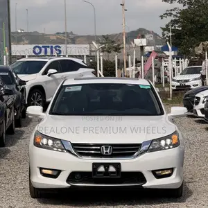Honda Accord Touring V-6 4dr Sedan (3.5L 6cyl 6A) 2015 White