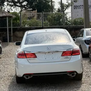 Honda Accord Touring V-6 4dr Sedan (3.5L 6cyl 6A) 2015 White