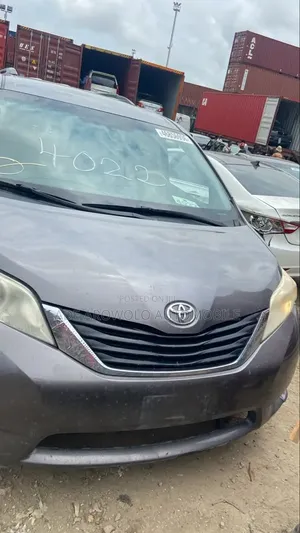 Toyota Sienna 2011 Gray