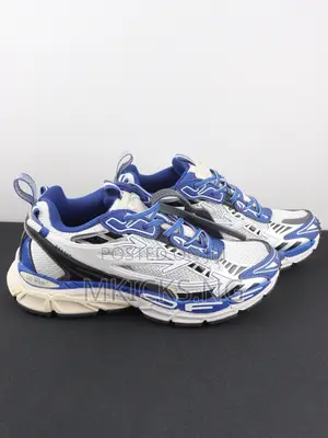 Off-White "Be Right Back" Sneaker