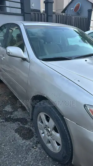 Toyota Camry 2005 Gold