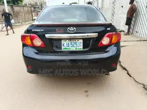 Toyota Corolla 2010 Black