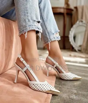 Pointed Shoes With Design
