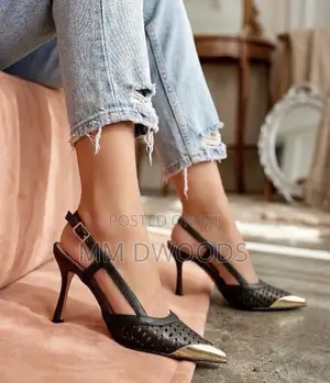 Pointed Shoes With Design