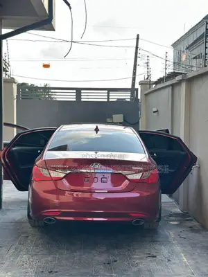 Hyundai Sonata SE Sedan FWD (2.4L 4cyl 6A) 2013 Red