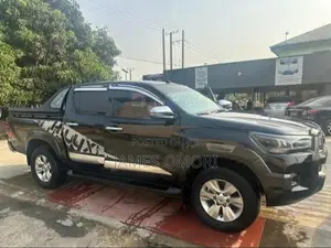 Toyota Hilux 2023 Black