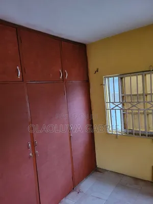 4bdrm Apartment in Oluyole Estate for rent