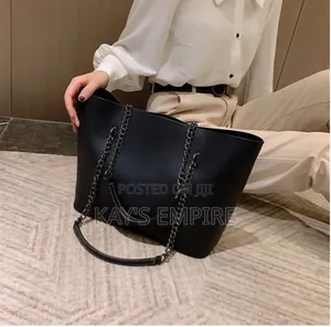 Minimalist Large Capacity Black Chain Tote