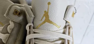 Air Jordan 3 Retro Medellin Sunset.