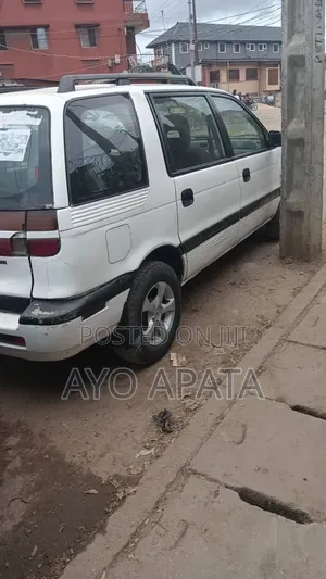 Mitsubishi SpaceWagon 2001 White