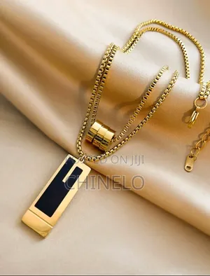 1pc Double-Layer High-End Sweater Chain With Brand Sense.