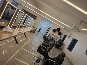 Salon Space to Let