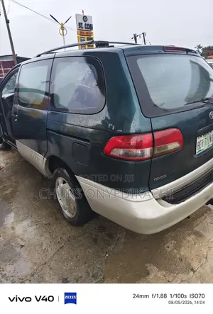 Toyota Quantum 2002 Green