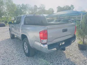 Toyota Tacoma 2017 Silver
