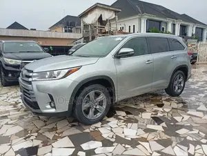 Toyota Highlander 2018 Blue