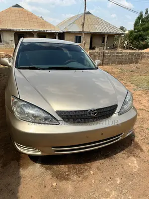 Toyota Camry LE 4dr Sedan (2.4L 4cyl 4A) 2004 Gold