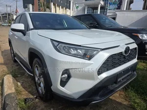 Toyota RAV4 2021 White