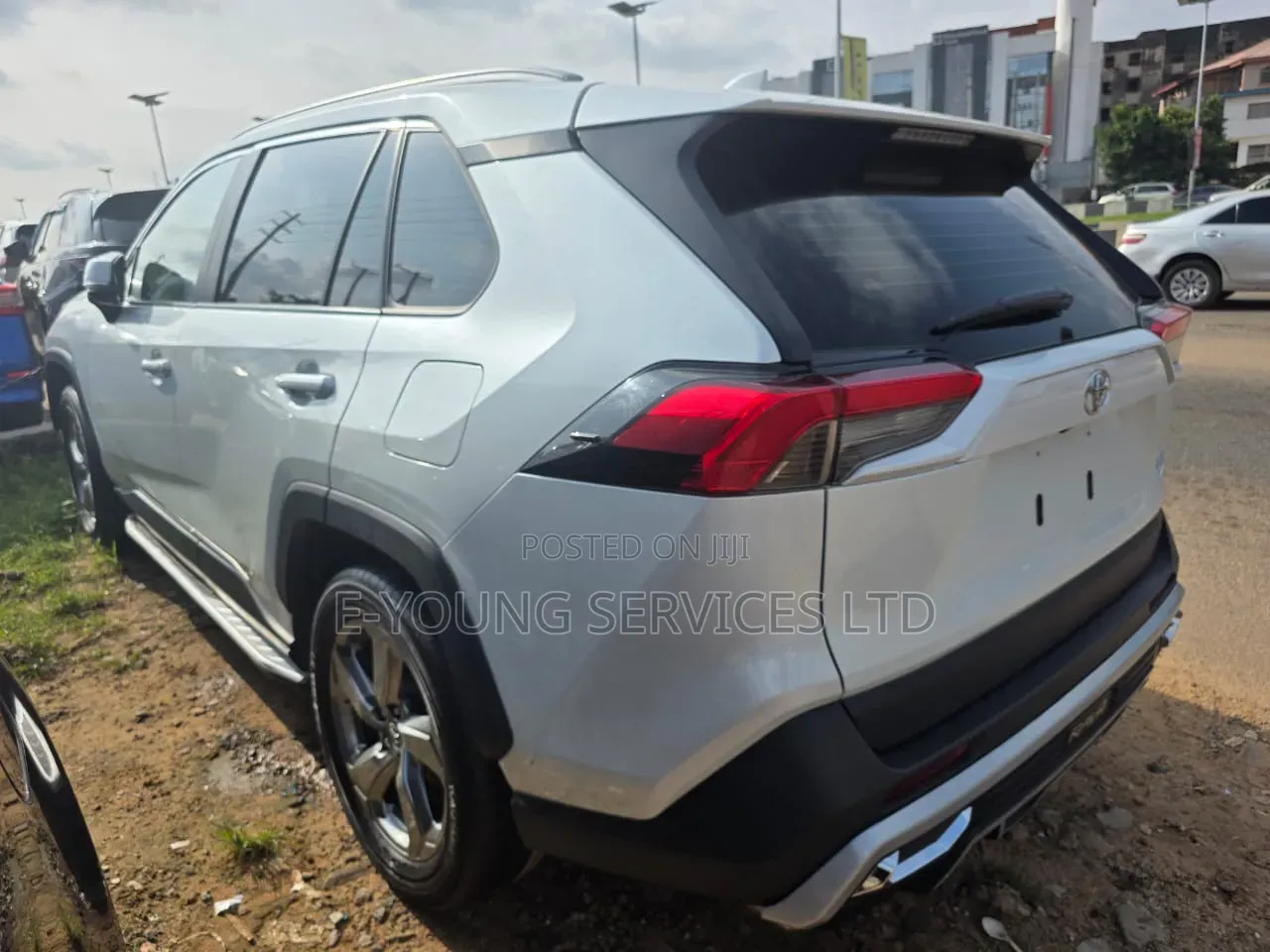 Toyota RAV4 2021 White