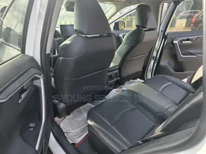 Toyota RAV4 2021 White