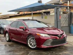 Toyota Camry XLE FWD (2.5L 4cyl 8AM) 2018 Red