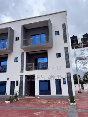 4bdrm Duplex in Gaduwa for sale