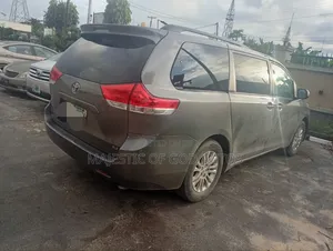 Toyota Sienna 2012 Gray