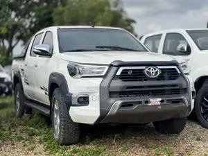 Toyota Hilux WORKMATE 4x4 2015 White