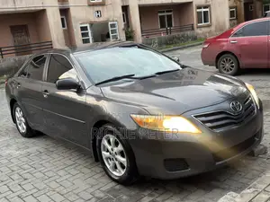 Toyota Camry LE 4dr Sedan (2.5L 4cyl 6AM) 2010 Gray