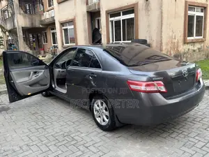 Toyota Camry LE 4dr Sedan (2.5L 4cyl 6AM) 2010 Gray