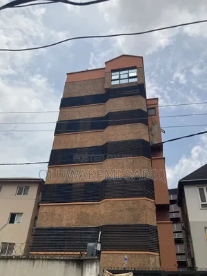 6 Storey Open Floor Office Building