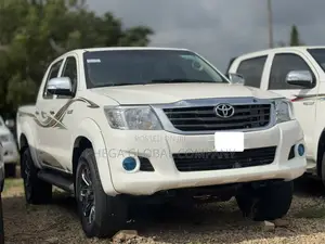 Toyota Hilux 2011 White