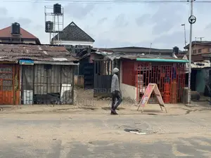 1bdrm Condo in Mobile Bustop, Oke-Ira / Ogba for sale