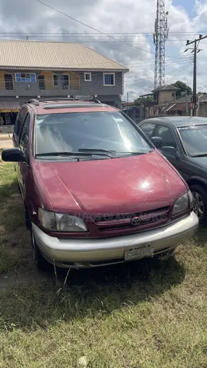 Toyota Sienna LE & 1 hatch 2000 Red