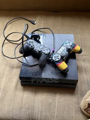 Play Station 4