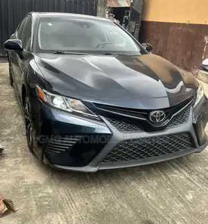 Toyota Camry SE FWD (2.5L 4cyl 8AM) 2018 Black