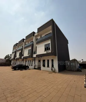 Furnished 4bdrm Townhouse / Terrace in Mabushi for rent