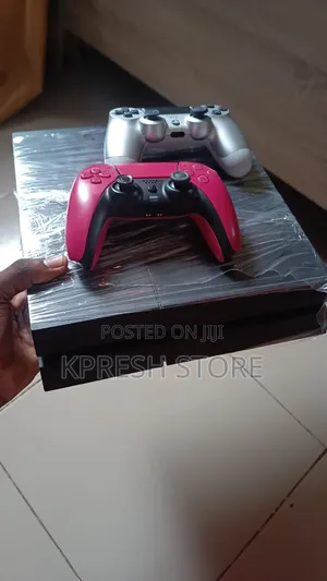 A Month Used Hacked PS 4 With 8 Games