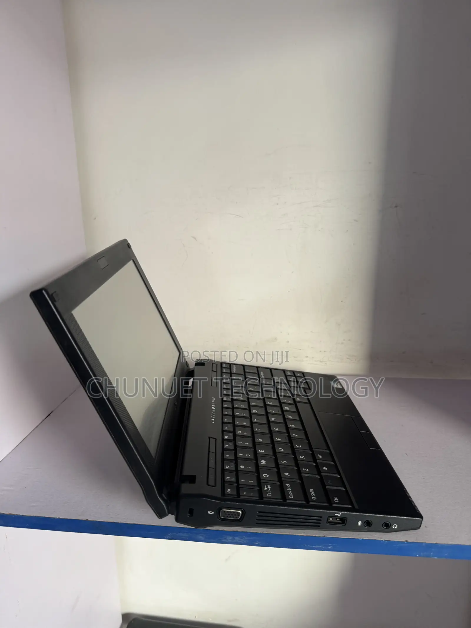 Laptop Dell Latitude 2100 2GB Intel Atom HDD 320GB