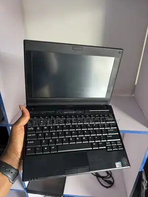 Laptop Dell Latitude 2100 2GB Intel Atom HDD 320GB