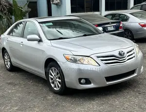 Toyota Camry XLE V6 4dr Sedan (3.5L 6cyl 6A) 2011 Silver