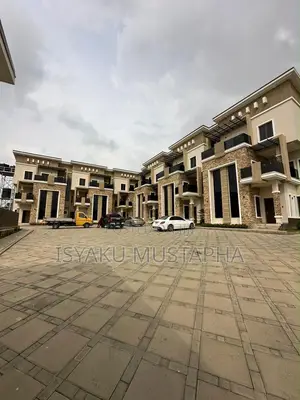 5bdrm Duplex in Jahi for sale