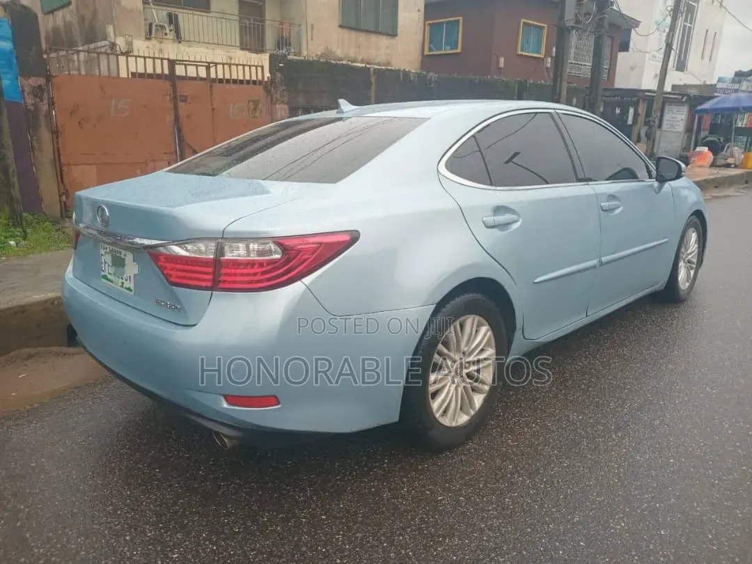 Lexus ES 2014 Blue