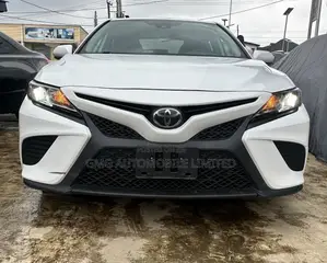 Toyota Camry SE Nightshade FWD 2020 White