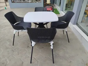 Luxurious Restaurant Table With 4 Chairs
