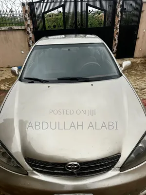 Toyota Camry 2005 Gold