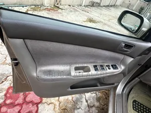 Toyota Camry 2005 Gold