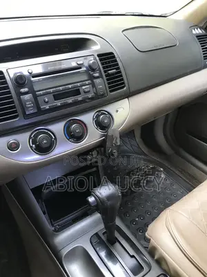 Toyota Camry SE V6 4dr Sedan (3.3L 6cyl 5A) 2006 White